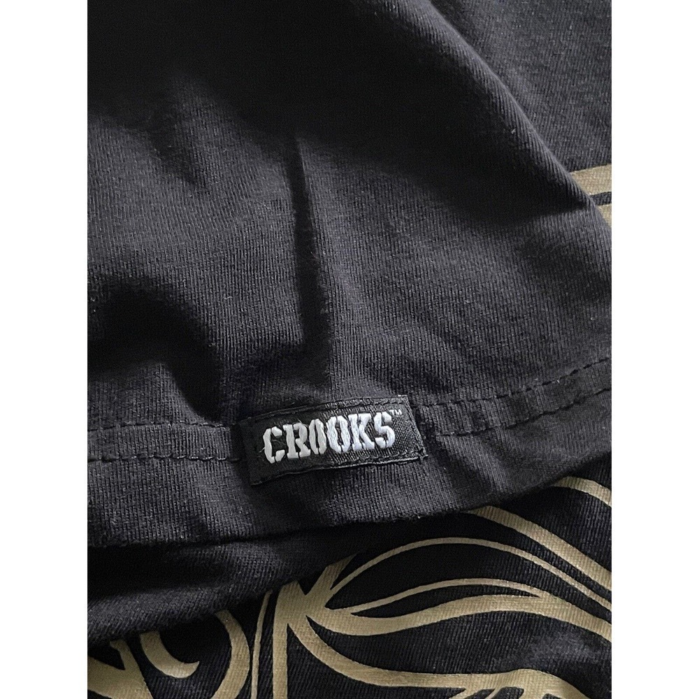 Crooks & Castles Men's Greco Bandusa Tee T-Shirt Size M Black Gold Metallic - Picture 7 of 10